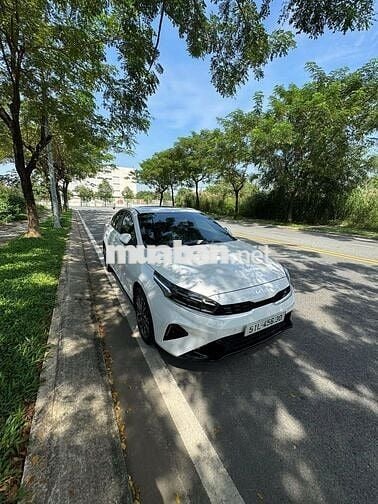 Chính chủ Kia K3 1.6 Premium 2024 Trắng odo 2 vạn
