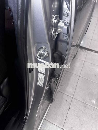 Toyota Innova 2.0E 2017 Số sàn Bạc