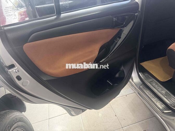 Toyota Innova 2.0E 2017 Số sàn Bạc