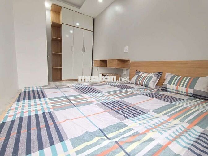Siêu phẩm CCMN 2n1k 40m2 Full nội thất. bếp riêng tại Ngõ Thái Thịnh 1