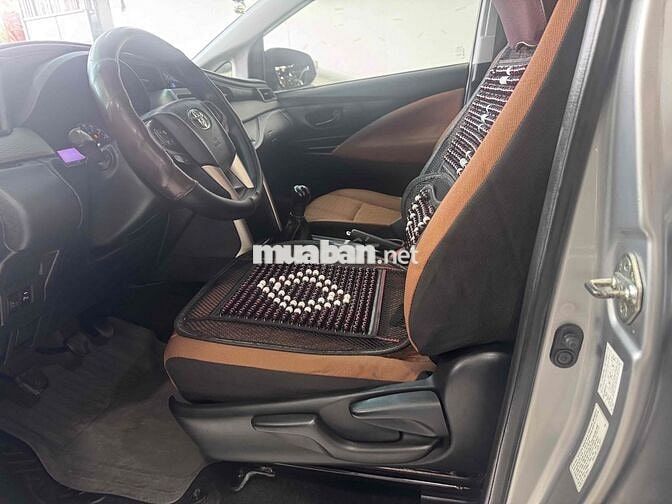 Toyota Innova 2.0E 2017 Số sàn Bạc