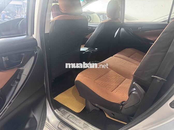 Toyota Innova 2.0E 2017 Số sàn Bạc