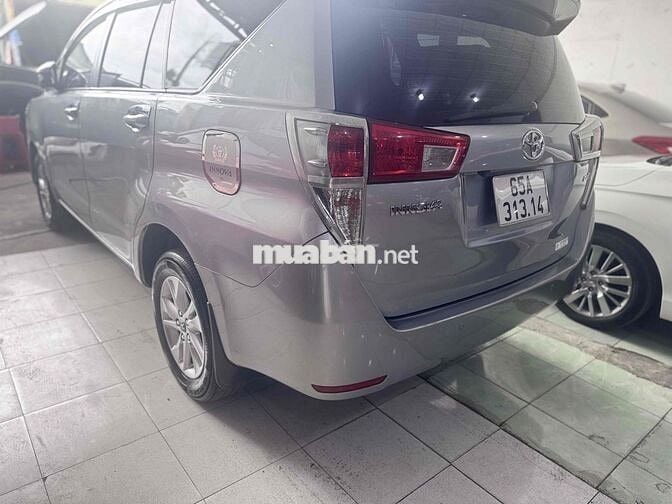 Toyota Innova 2.0E 2017 Số sàn Bạc