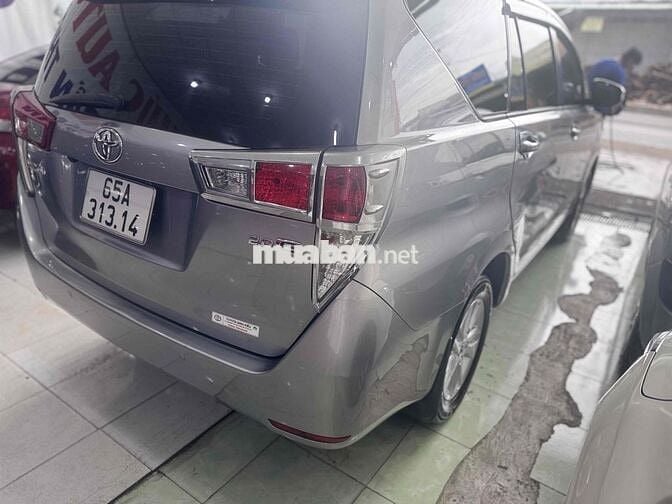 Toyota Innova 2.0E 2017 Số sàn Bạc