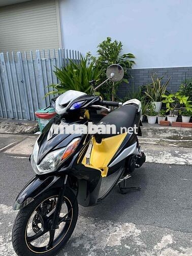 Yamaha Luvias 135 Đen Vàng