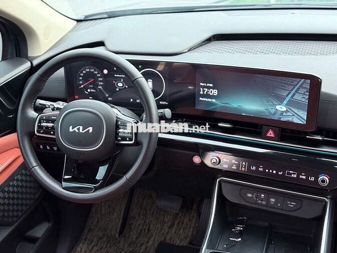 Kia Carnival Signature 2.2 AT 2024 phom 2025