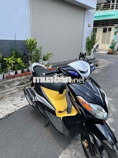 Yamaha Luvias 135 Đen Vàng