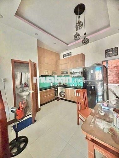Cho Thuê Nhà 1 Trệt 3 Lầu 4PN 4x14m Hẻm 1056 Huỳnh Tấn Phát Q.7