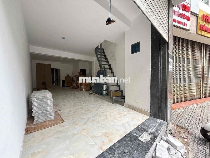 MẶT BẰNG + GÁC LỬNG MỚI NGAY MẶT TIỀN SÁT CẦU CHỮ Y QUẬN 5