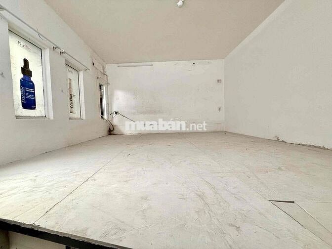MẶT BẰNG + GÁC LỬNG MỚI NGAY MẶT TIỀN SÁT CẦU CHỮ Y QUẬN 5