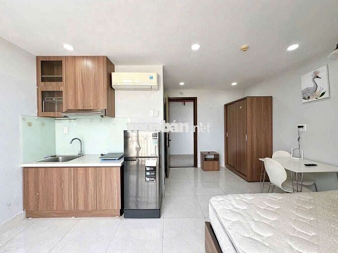 Căn Hộ Studio 40m2 Ban Công Thang Máy Hầm Xe Giáp Quận Phú Nhuận