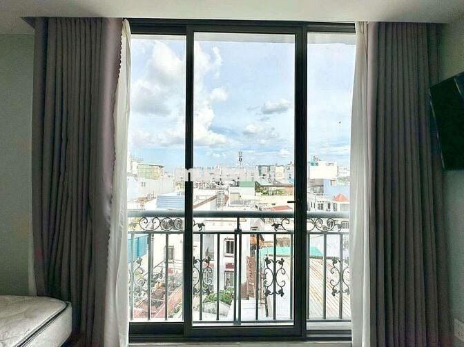 Căn Hộ Studio 40m2 Ban Công Thang Máy Hầm Xe Giáp Quận Phú Nhuận