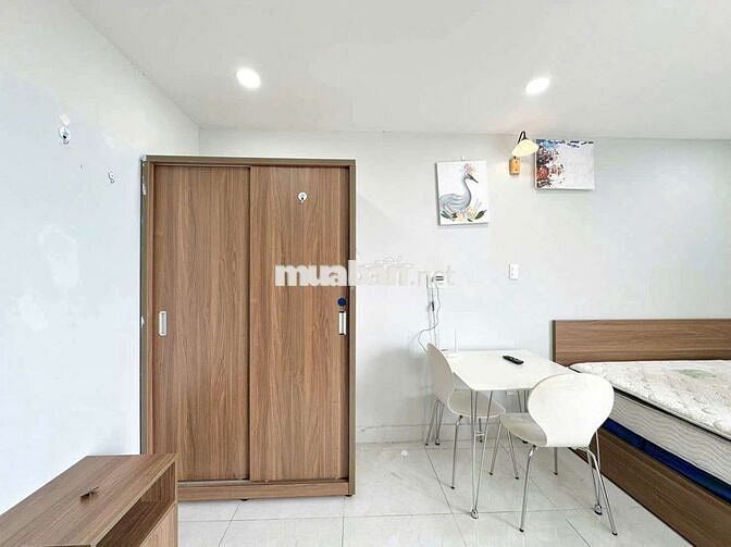 Căn Hộ Studio 40m2 Ban Công Thang Máy Hầm Xe Giáp Quận Phú Nhuận