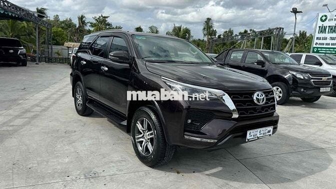 Toyota Fortuner 2020 2.4G 4x2 AT Đen