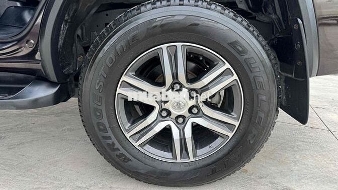 Toyota Fortuner 2020 2.4G 4x2 AT Đen