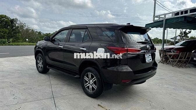 Toyota Fortuner 2020 2.4G 4x2 AT Đen