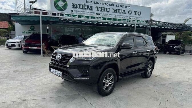 Toyota Fortuner 2020 2.4G 4x2 AT Đen