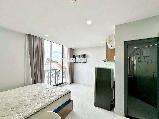 Căn Hộ Studio 40m2 Ban Công Thang Máy Hầm Xe Giáp Quận Phú Nhuận