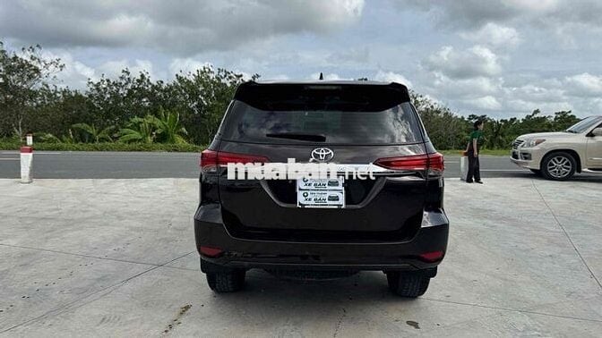 Toyota Fortuner 2020 2.4G 4x2 AT Đen