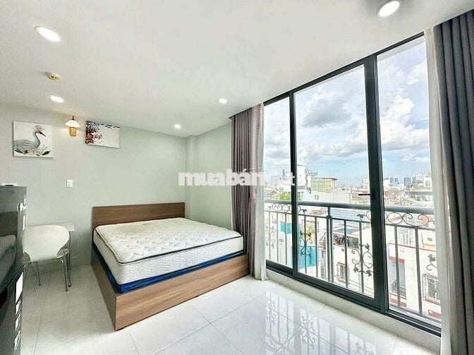 Căn Hộ Studio 40m2 Ban Công Thang Máy Hầm Xe Giáp Quận Phú Nhuận