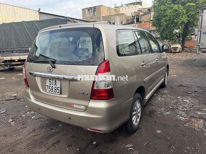 Toyota Innova E 2013 Số sàn Vàng cát