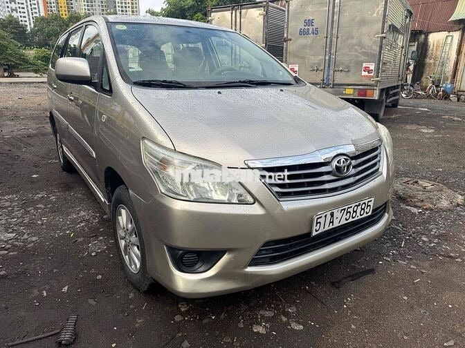 Toyota Innova E 2013 Số sàn Vàng cát