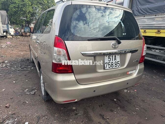 Toyota Innova E 2013 Số sàn Vàng cát