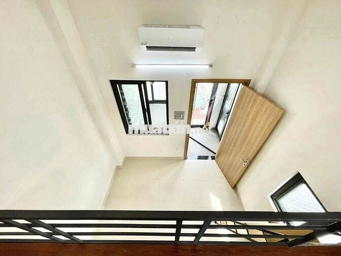 PHÒNG GÁC CAO 1M6 CỬA SỔ TRỜI FULL NỘI THẤT NGAY VÒNG XOAY BÌNH PHÚ
