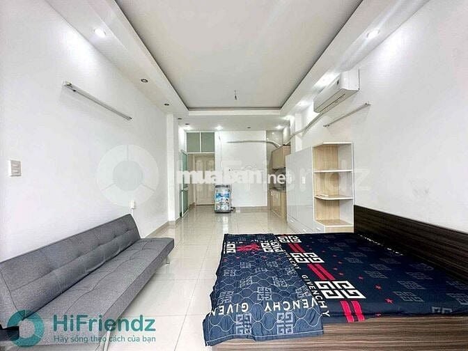 PHÒNG BAN CÔNG 45M2 mặt tiền Q5 gần UEH, SGU, ĐHSP - Thang máy