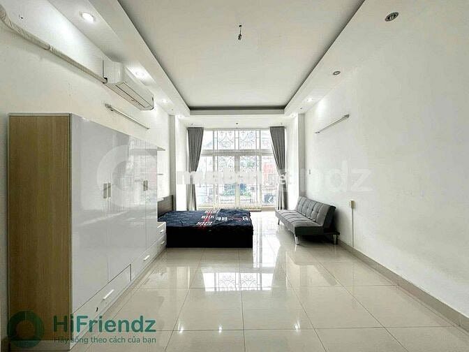 PHÒNG BAN CÔNG 45M2 mặt tiền Q5 gần UEH, SGU, ĐHSP - Thang máy