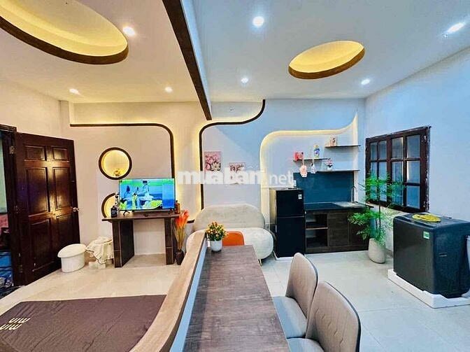 SIÊU HIẾM CĂN HỘ TÁCH BẾP BAN CÔNG FULL NỘI THẤT