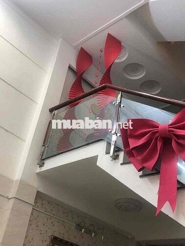 Sang Spa 4 lầu Đang đông khách với giá tốt, chủ đi nước ngoài