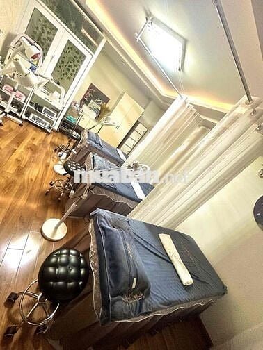 Sang Spa 4 lầu Đang đông khách với giá tốt, chủ đi nước ngoài