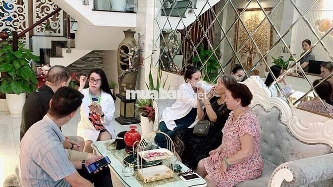Sang Spa 4 lầu Đang đông khách với giá tốt, chủ đi nước ngoài