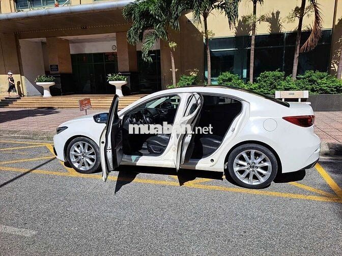 Mazda Mazda 3 2.0 Cao cấp 2015 Trắng 13 vạn