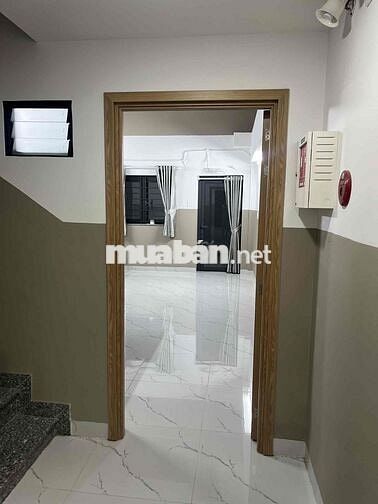 Nhà mới xây, cho thuê phòng dưới trệt thoáng mát + sân riêng