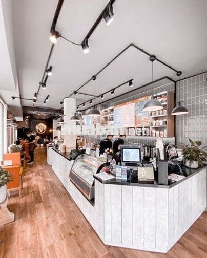 Spa thẩm mỹ góc 2MT 39 Thành Thái, Q10. Dt: 5x20m, Kc: trệt 3 lầu