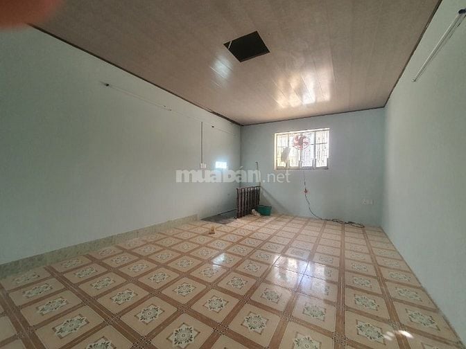 Phòng trọ 84m2 giá rẻ, Phòng ngủ 30 m2, bếp 16 m2, wc, có sân vườn.