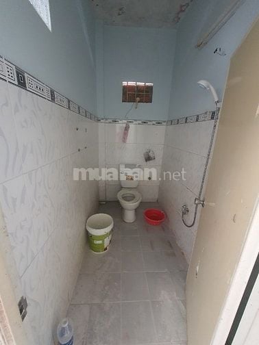 Phòng trọ 84m2 giá rẻ, Phòng ngủ 30 m2, bếp 16 m2, wc, có sân vườn.