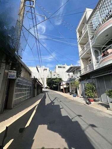 cho thuê nhà đúc 3 lầu hẻm 230/ Thống nhất p10 GV 3.6x18 3pn giá 15tr