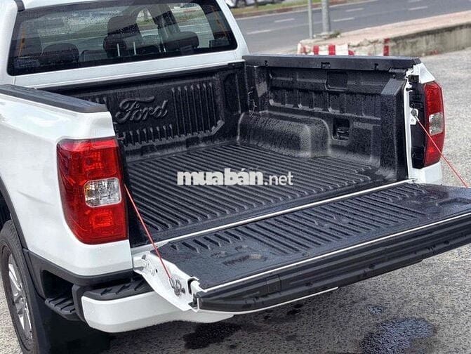 Ford Ranger XLS 4x2 AT 2025 Trắng