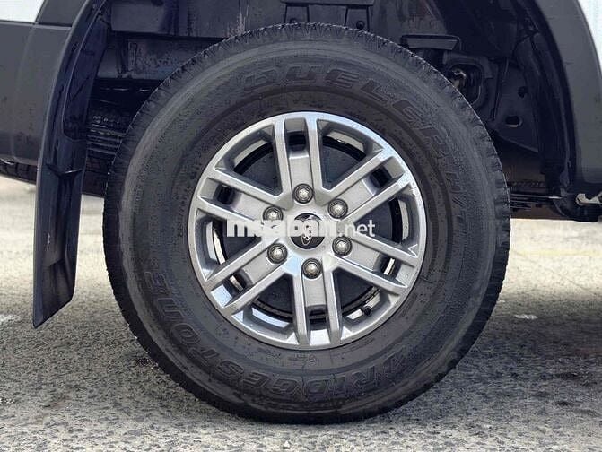 Ford Ranger XLS 4x2 AT 2025 Trắng