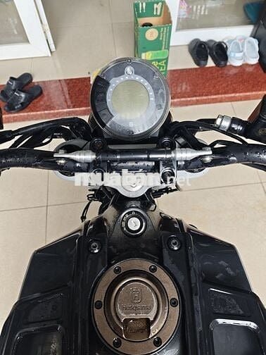 Husqvarna Svartpilen 200 25000 km Đen