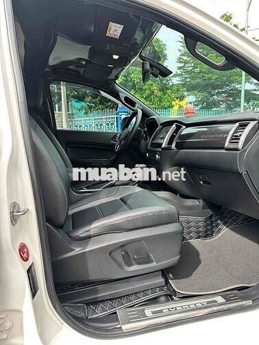 Ford Everest Titanium 2021 4X2 AT Trắng