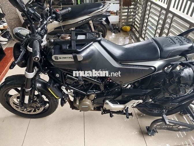 Husqvarna Svartpilen 200 25000 km Đen