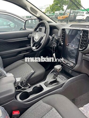 Ford Ranger XLS AT 2026 Đen Tự động 10 cấp