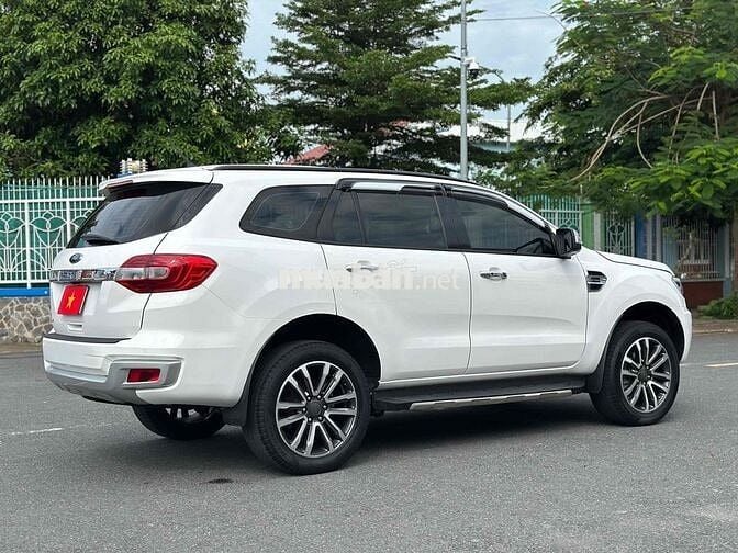 Ford Everest Titanium 2021 4X2 AT Trắng