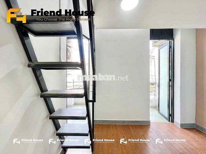 Ban công giá rẻ ngay chợ Hạnh Thông Tây, Quang Trung
