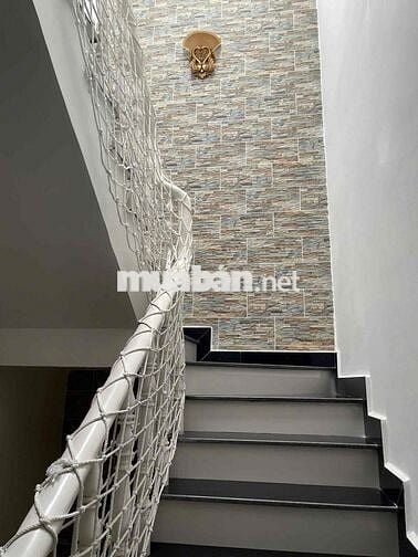 CHO THUÊ NHÀ HẺM XE HƠI QUẬN 7, TRỆT 2 LẦU 3PN+ 3WC 18 TRIỆU/ THÁNG