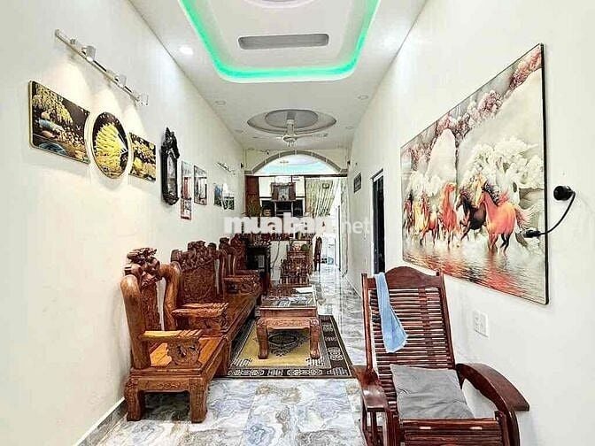 NHỈNH 57TR/M2, NỞ HẬU, ĐƯỜNG NGUYÊN HỒNG, CÓ SÂN ĐỂ XE